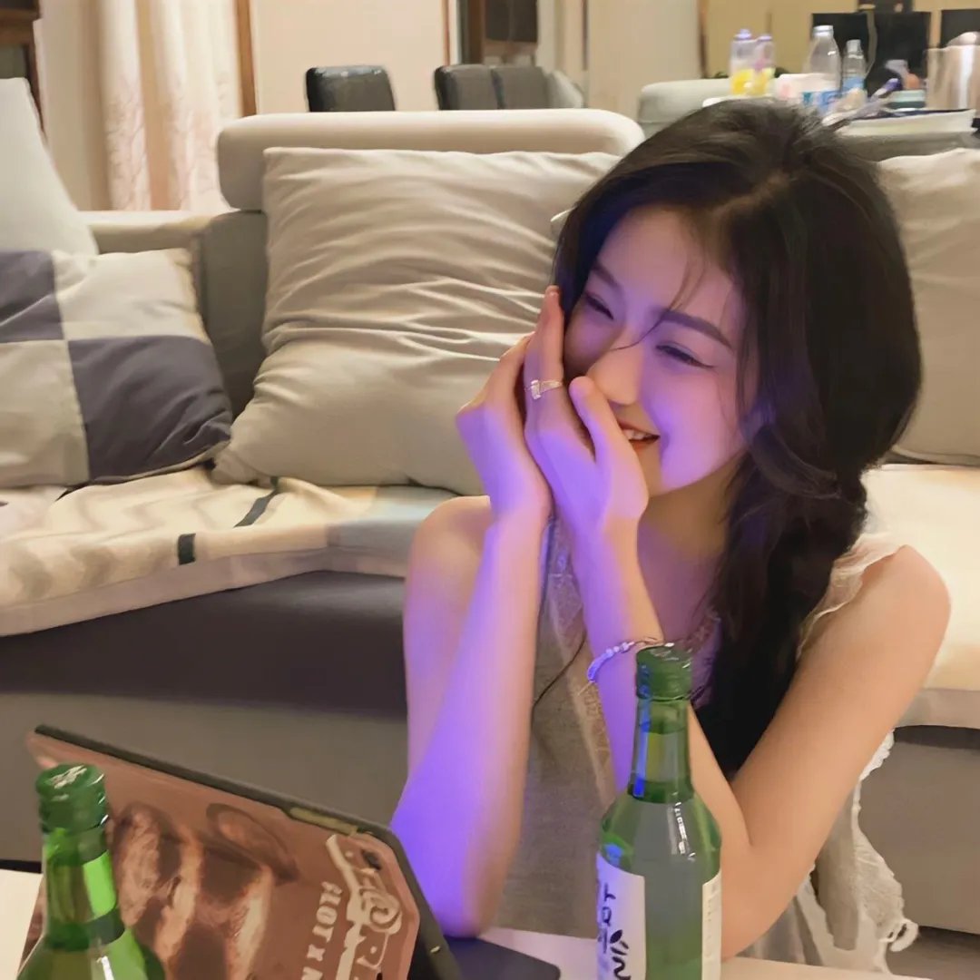怪笑少女